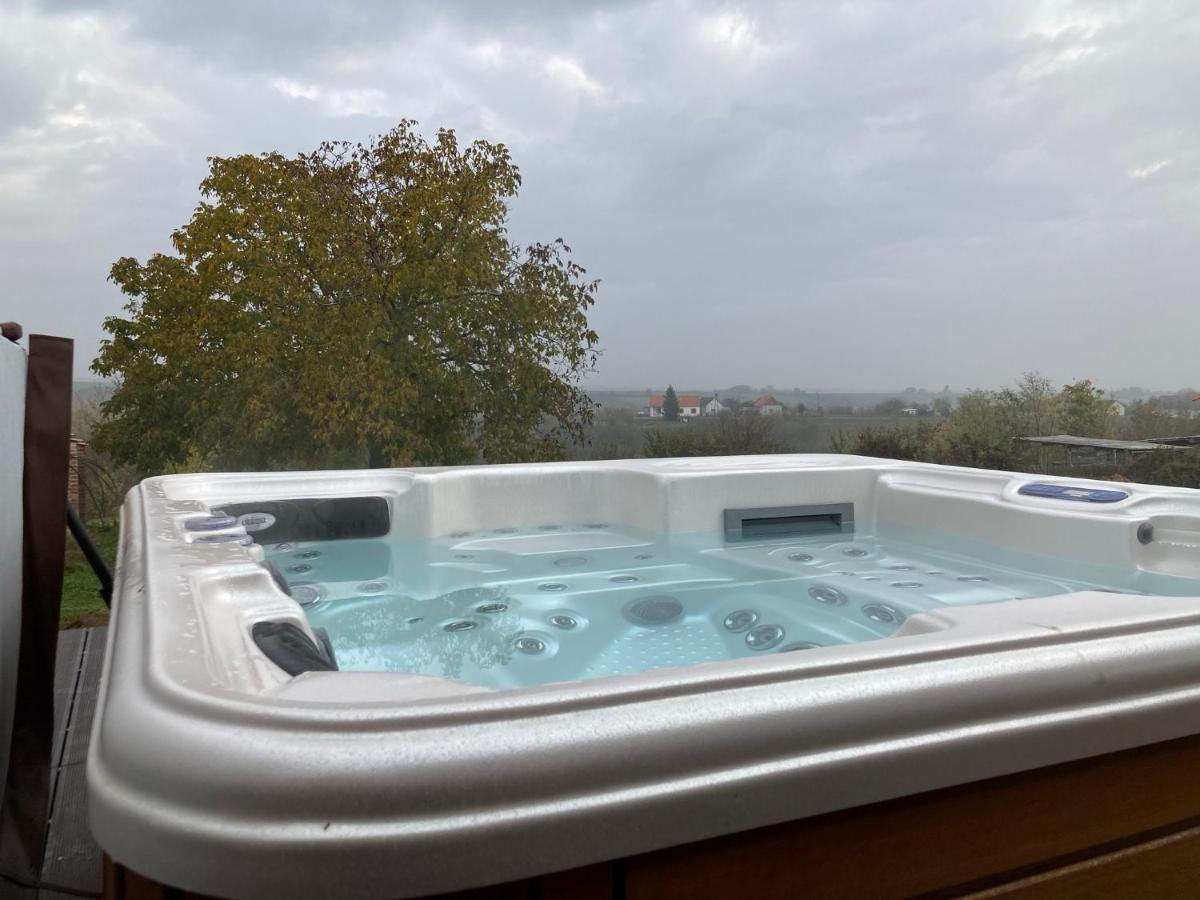 Maushaus Hotell Vemend Exteriör bild