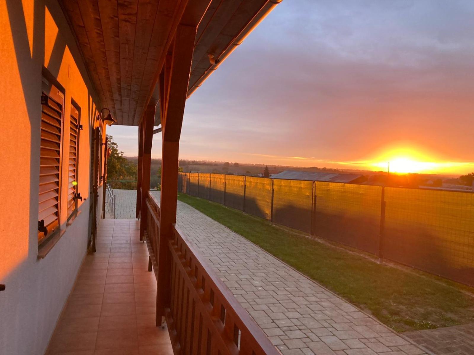Maushaus Hotell Vemend Exteriör bild