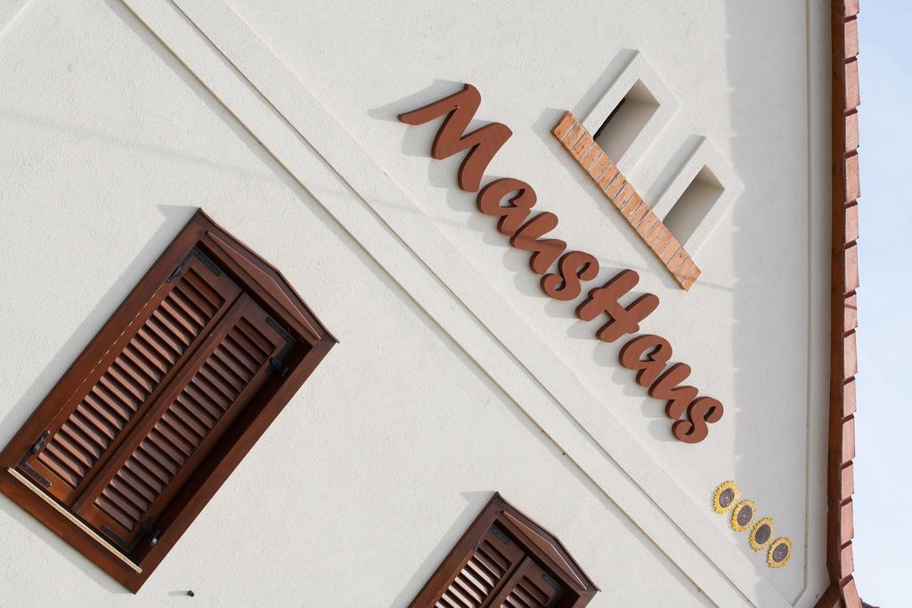 Maushaus Hotell Vemend Exteriör bild