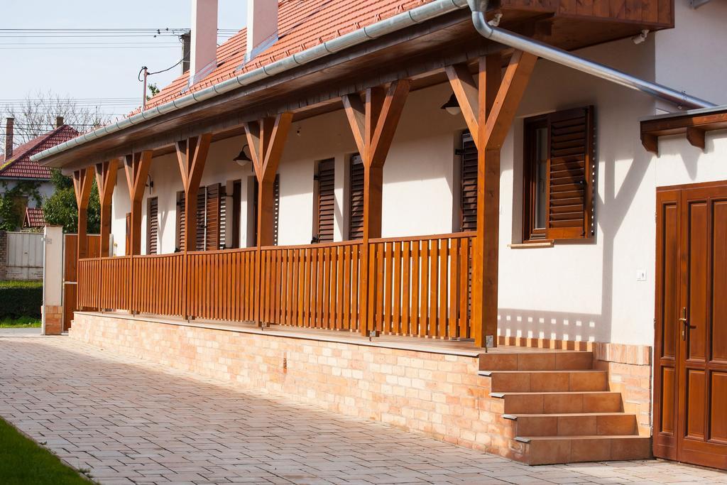 Maushaus Hotell Vemend Exteriör bild